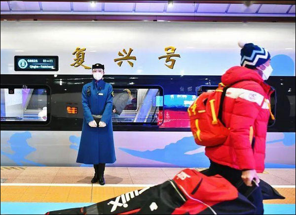 ขบวนรถไฟความเร็วสูงโอลิมปิกฤดูหนาวเส้นทางปักกิ่ง-จางเจียโข่วเริ่มเปิดบริการช่วงการแข่งขัน