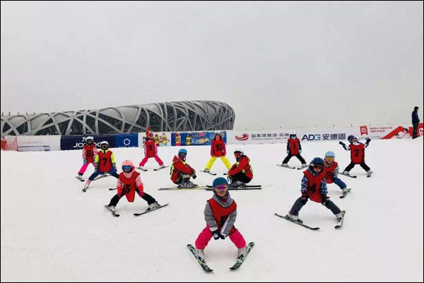 โอลิมปิกฤดูหนาวปักกิ่งกระตุ้นประชาชนจีน 300 ล้านคนสนใจเล่นกีฬาหิมะและน้ำแข็ง