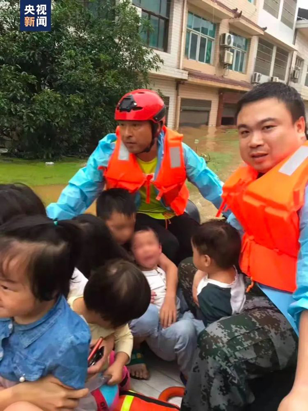 10 ปีกับการยืนหยัดเป็นอาสากู้ภัย“เพราะเคยโดนฝนมาก่อน จึงคิดกางร่มให้ผู้อื่น”