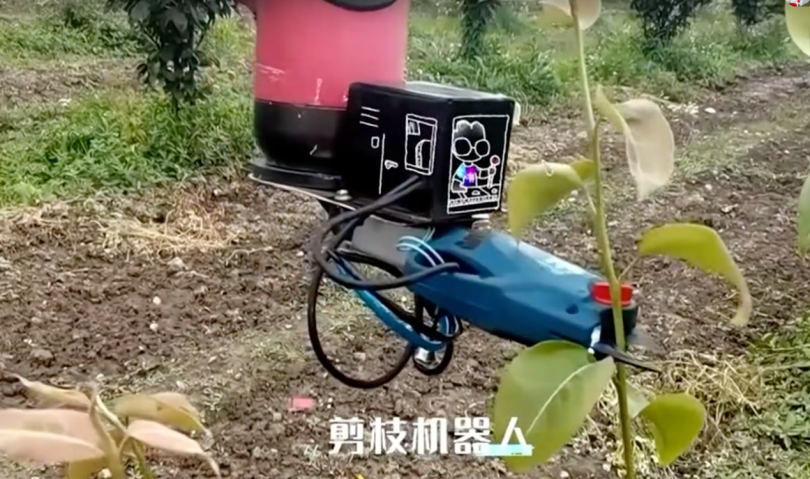 เกษตรกรรุ่นใหม่ทำการเกษตรด้วยหุ่นยนต์ AI