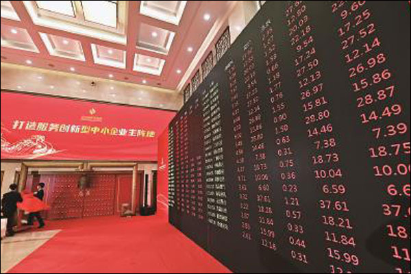 ปักกิ่งเปิดตลาดหลักทรัพย์วันแรกให้สิทธิ์นักลงทุนขายหุ้นไม่จำกัดราคา