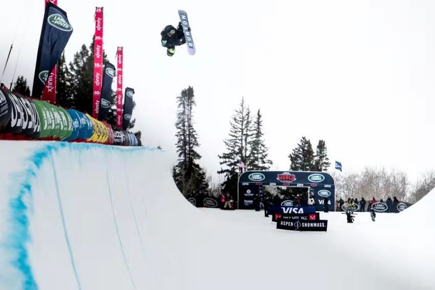 สกีฟรีสไตล์“การเต้นรำกลางอากาศ”