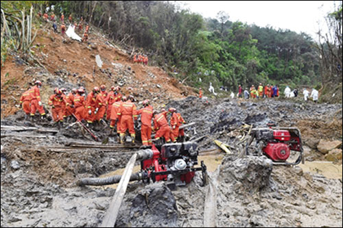 เจ้าหน้าที่และตำรวจดำเนินปฏิบัติการค้นหาตรวจสอบเหตุเครื่องบินตก“21 มีนาฯ”ต่อไป
