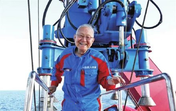 ลุงวัย 85 กลายเป็น“เน็ตไอดอลด้านวิทยาศาสตร์" ดึงดูดชาวเน็ตนับล้านติดตาม