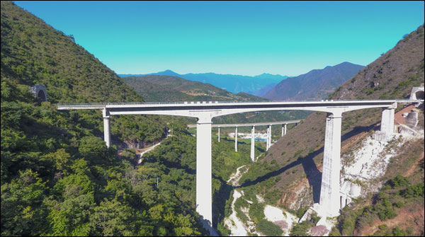 อุโมงค์ทางรถไฟต้าหลี่-รุ่ยลี่ ช่องทาง​จีน-เมียนมา เชื่อมต่อกันสำเร็จ