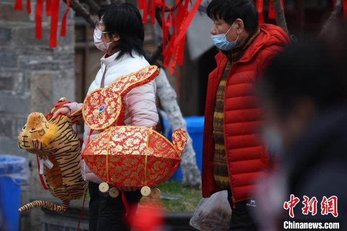 ชาวเมืองหนานจิงฉลองเทศกาลโคมไฟที่เขตเมืองโบราณ