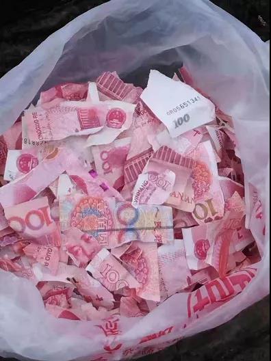 เด็ก 7 ขวบฉีกธนาบัตร 6,000 หยวนเป็นชิ้นๆ เจ้าหน้าที่ธนาคารช่วยประกอบคืนและแลกเป็นเงินใหม่ให้