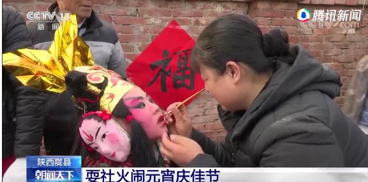 ชาวจีนฉลองเทศกาลตรุษจีนปีขาลอย่างสนุกสนาน (3)