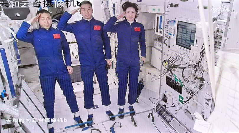 นักบินอวกาศ 3 คน จากยานเสินโจว-14 เข้าสู่โมดูลหลักเทียนเหออย่างราบรื่น