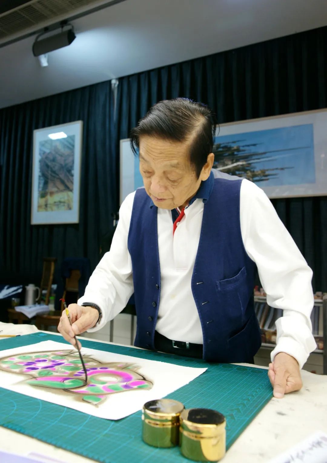 ฮั่น เหม่ยหลินนำพลังแห่ง "การรักษา" ด้วยแปรง: กำเนิดหมูน่ารัก