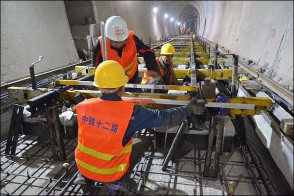 อุโมงค์ทางรถไฟต้าหลี่-รุ่ยลี่ ช่องทาง​จีน-เมียนมา เชื่อมต่อกันสำเร็จ
