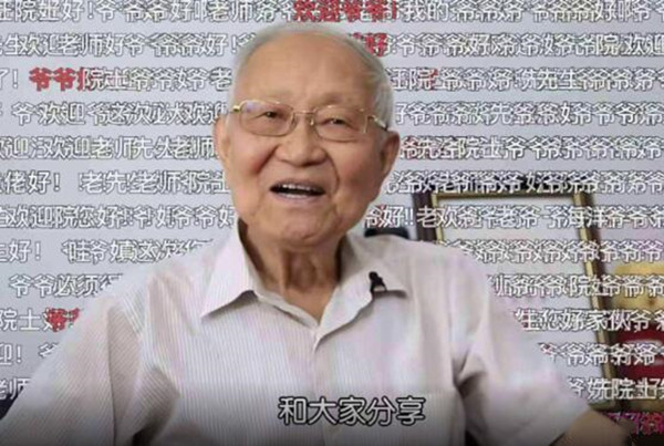 ลุงวัย 85 กลายเป็น“เน็ตไอดอลด้านวิทยาศาสตร์" ดึงดูดชาวเน็ตนับล้านติดตาม