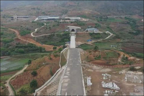 อุโมงค์ทางรถไฟต้าหลี่-รุ่ยลี่ ช่องทาง​จีน-เมียนมา เชื่อมต่อกันสำเร็จ