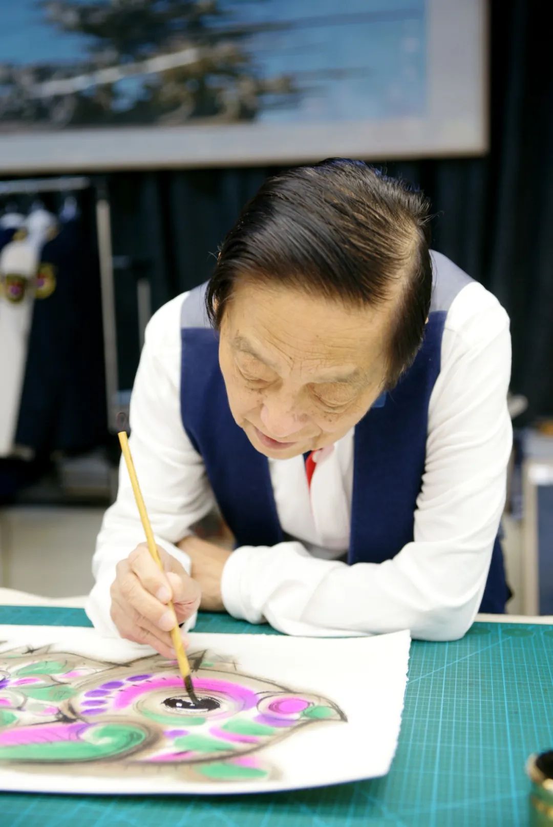 ฮั่น เหม่ยหลินนำพลังแห่ง "การรักษา" ด้วยแปรง: กำเนิดหมูน่ารัก