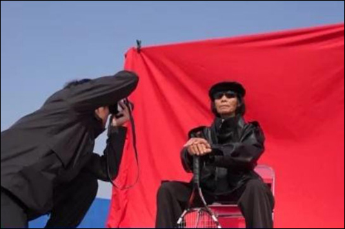 หนุ่มกวางตุ้งพาคุณย่าวัย 70 ปี ถ่ายภาพวิถีชีวิต คุณภาพระดับโลก